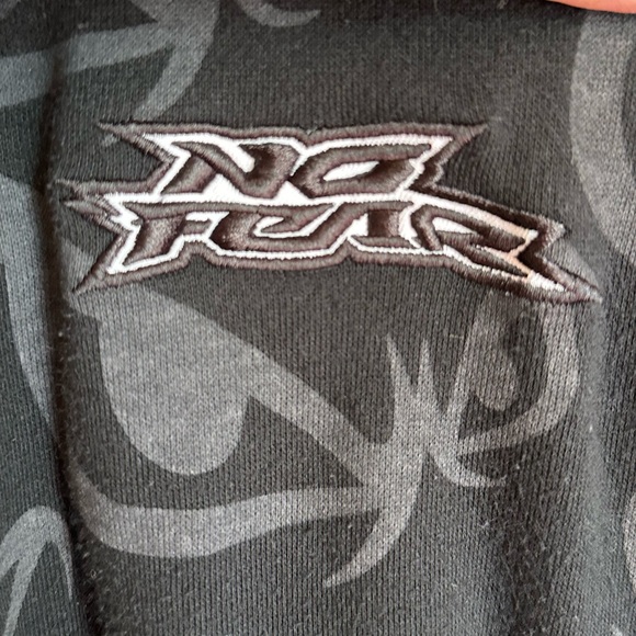 No Fear men’s medium hooded black sweater with grey design throughout pouch - Picture 3 of 4